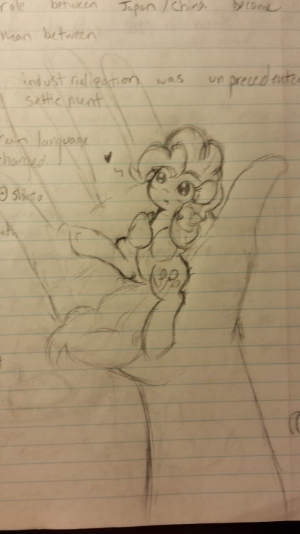 theonlycottoncandy:  Continuation of Pinkie Handplay.  x3