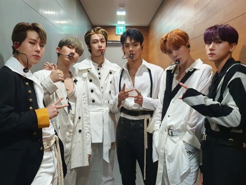 (200530) @OfficialMonstaX: [#MONSTA_X]200530 #몬스타엑스#MBC #MusicCore stage completeSaturday together w