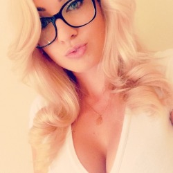 pblive-evey-snow:  👓  😛😛