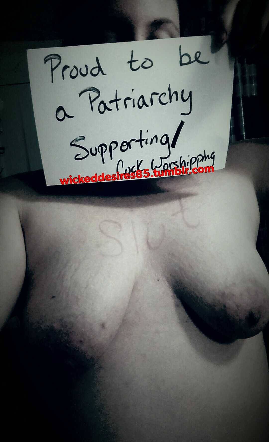 wickeddesires85: @dixiesubdarlin shows off her saggy tits while demonstrating a little