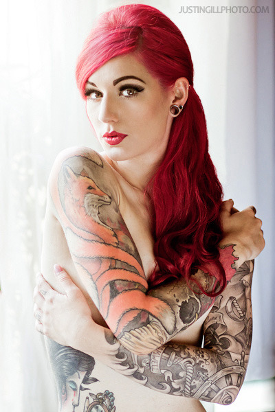 fuckyeahbeautykills:  Cervena Fox + Justin Gill