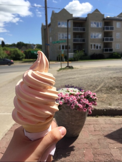 pondkid: todays aesthetic was very peachy ☺️ ig: emmsia_