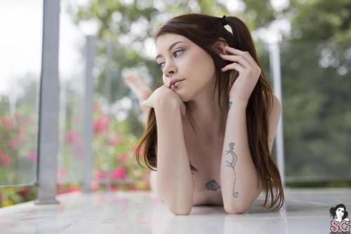 suicidegirlsallday:  Gatete - Bubble Floyd