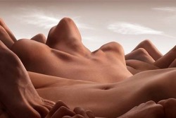 visualmayhem:  &ldquo;It is easier to love your body when you think of it as a landscape with your peaks and meadows, oceans and valleys.&rdquo; 