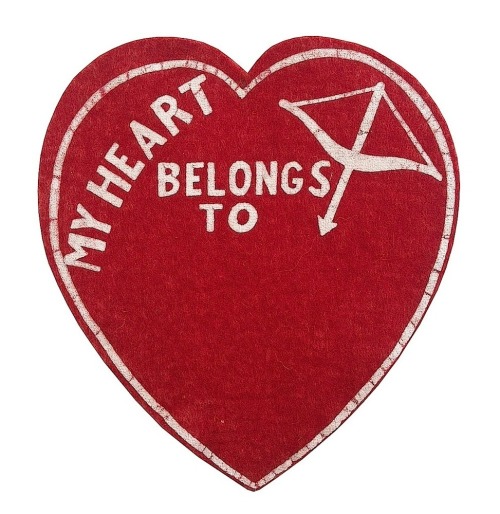 girl-o-matic:Vintage c.1940 sweetheart patch from Pygmy Hippo Shoppe.