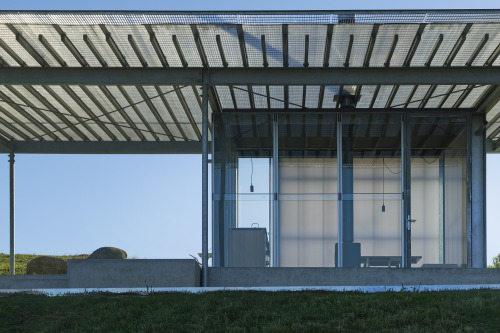 shack in the rocks ~ sean godsell architects | photos © sean godsell architects