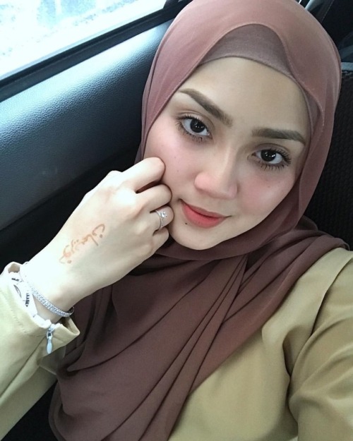 adamzack21 - Ailin. Mek kelantan mata & bibir dia...