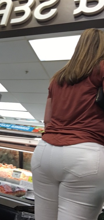 shortskirtsshortshorts: There is a lot of ass in those jeans! But it’s the panty lines that got me.