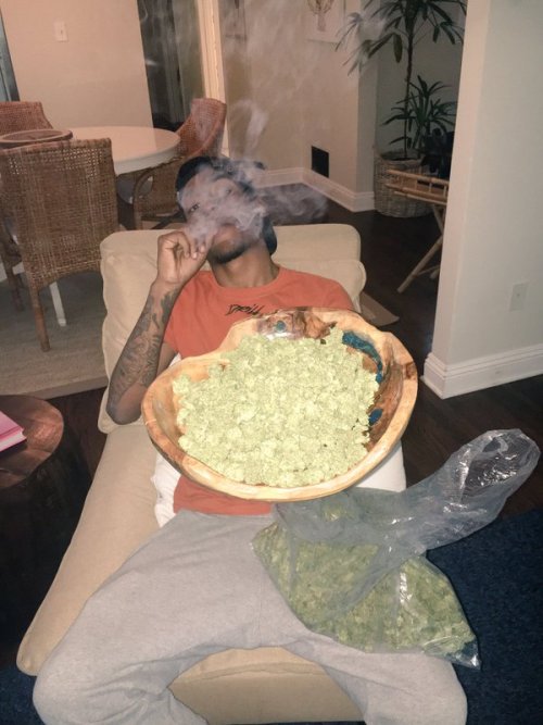 treygotguap:   Told The Doctor I’m A Healthy Kid I Smoke Broccoli