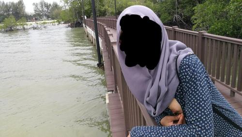 telurberbulu: Exhibitionist hijabitch
