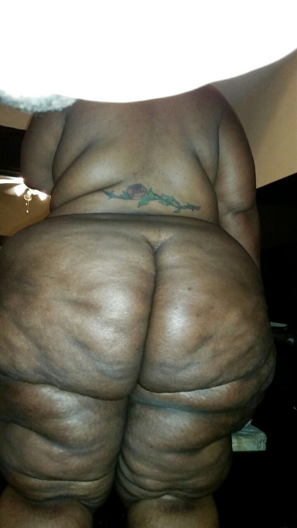 mistakahuna: modjunie: No Face But that Asszs tho ThotDraftPix I love That ass.