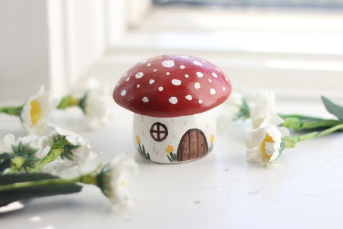 ash-elizabeth-art: This little mushroom fairy house is handmade with polymer clay, hand painted with