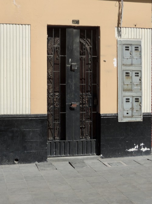 Las Puertas de Arequipa XIX - Puerta a un bloque de pisos, 2017.The electric meters suggest that the