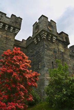 bonitavista:Wray Castle, Cumbria, England  photo via chris