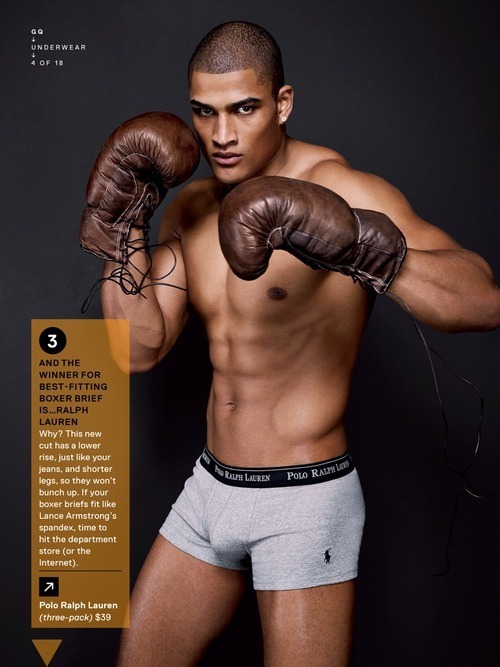male-celebs-naked:  Rob Evans 3See more here