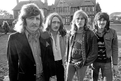 Ten Years After outside Alvins home, 1978Leo Lyons, Chick Churchill, Alvin Lee and Ric Lee©pic 