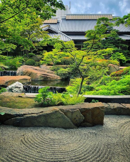 今治国際ホテル庭園“瀑松庭” [ 愛媛県今治市 ] Imabari Kokusai Hotel Garden, Imabari, Ehime の写真・記事を更新しました。 ーー愛媛県で一番の高層建築に