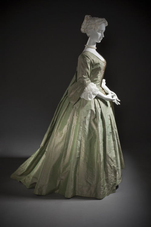 vivelareine:Woman’s Dress and Petticoat (Robe à la française) Europe, circa 1745. [credit: LACMA Col