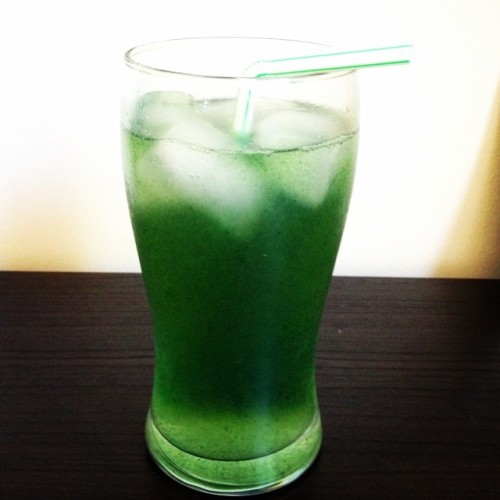 Forget the soda pop! Have a chlorophyll-pop instead! Juice of one organic lime, dash of stevia, mine