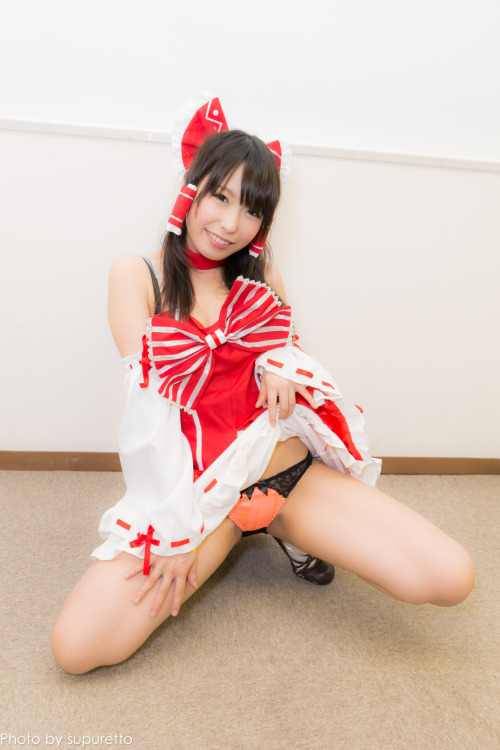 cosplaygirl:  「有村千佳」さん(東方Project 霊夢)【Twitter:chika_arimura】 | Flickr - Photo Sharing!