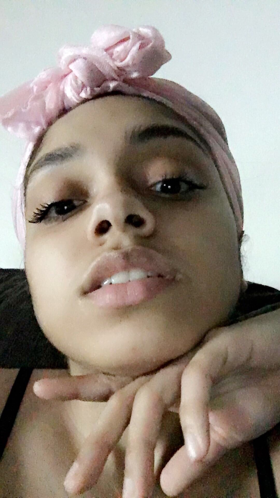414lilj:  When mfs want you to be miserable like them but you too busy livin.  😍
