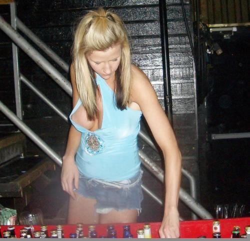 More nip slips and pussy slips at http://pussyslip.tumblr.com/