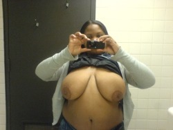 swerve2thecurve:  fatbitchcrazy:  Fat Black Bitch  Showing Off      (via TumbleOn)