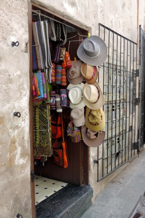 Sombreros y otros tesoros turísticos, Arequipa, 2017.