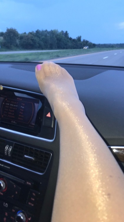 sexyglossypantyhosewife: Great road trip