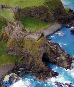 czm35x:Dunluce castle with Mermaids cave,