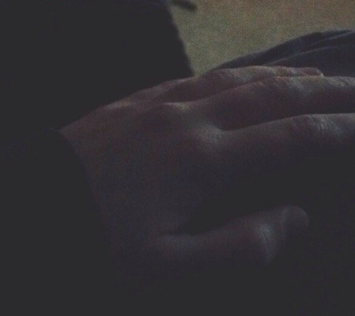 vaind:  these hands don’t touch you anymore these hands don’t hold you anymore you are not here what is the fucking point 
