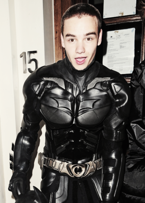 waitingupallnight41d:  Liam: I’m a ninja   Harry: I’m a cupcake    Liam: But
