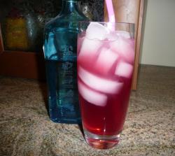thepartyrehab:  Cranberry Bomb Ingredients &amp; Measurements: 1 oz. Gin 1 tsp Lime Juice Cranberry Juice Instructions:In a tall glass filled with ice cubes, add gin, lime, and top with cranberry juice. Stir and enjoy!   mmm, making it!