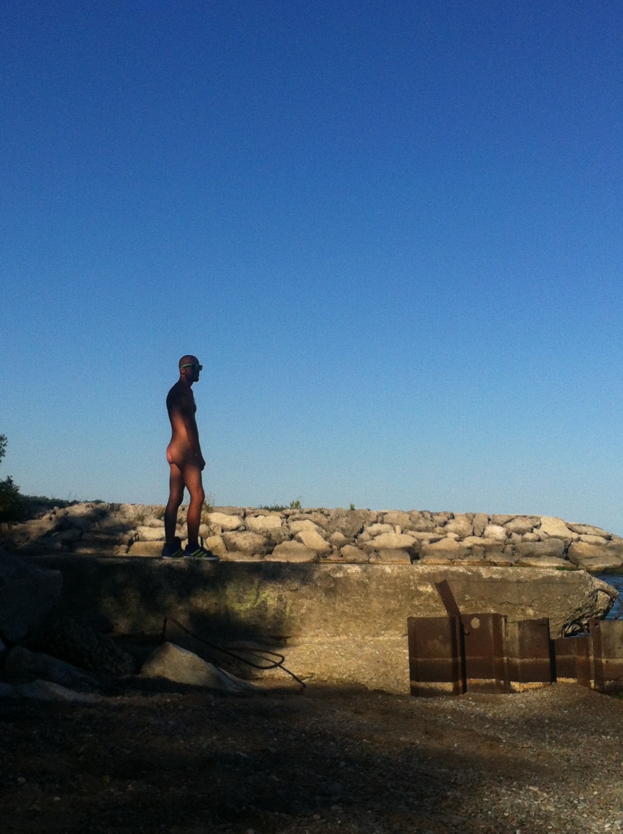 yoloswagto: Fuckin’ Beach Bum Trash! 