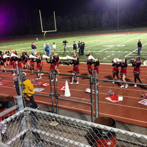 fryeber:  Sections game tonight!  Eden Prairie vs Shakopee. #edenprairie #football #cheer #cheerleading 🎉🎉🏈🏈⚫️🔴⚫️🔴