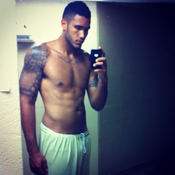 talldaddy:  stlloumam:  hoodsworld:  Damen Bell-Holter  Nice  www.talldaddy.tumblr.com/archive