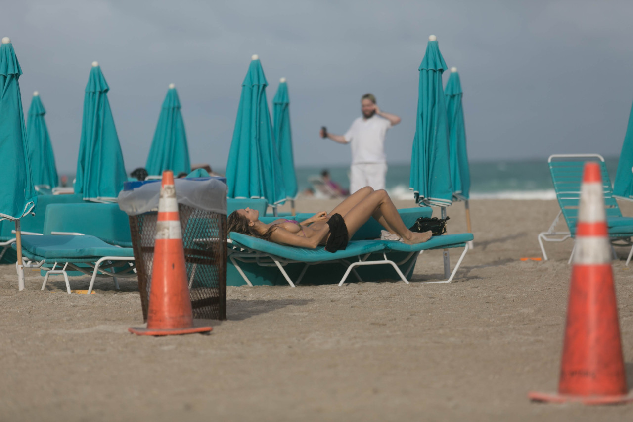 onehitstop99:  Spotted by TMZ on Miami Beach  Fappening model and actress Joy Corrigan