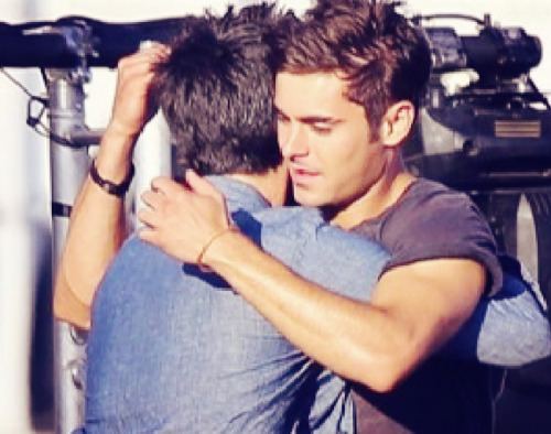 alekzmx:   Zac Efron & Wes Bentley  picturing Zac with a slightly older protective boyfriend, and really liking it