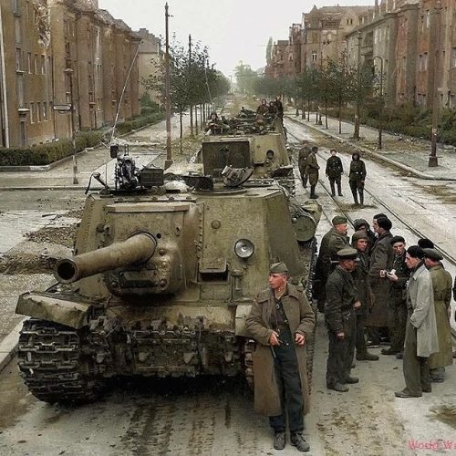 bmashine:Several Soviet ISU-122 on one of the streets of Berlin, May 1945