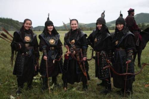 mens-rights-activia: sartorialadventure: Turkic women archers “Yeah we gay. Keep scrolling.&rd