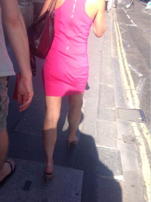 tumblcreep:  Another broad pushing 50 with an outrageously tight set-up  P.S. He’s behind you! 😜