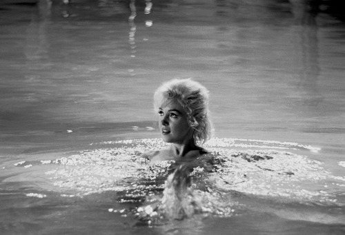 infinitemarilynmonroe:Marilyn Monroe on the set of Something’s Got To Give, 1962.