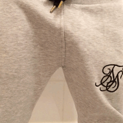 trainersnifferscally:Me pissin in me siksilk grey trackies