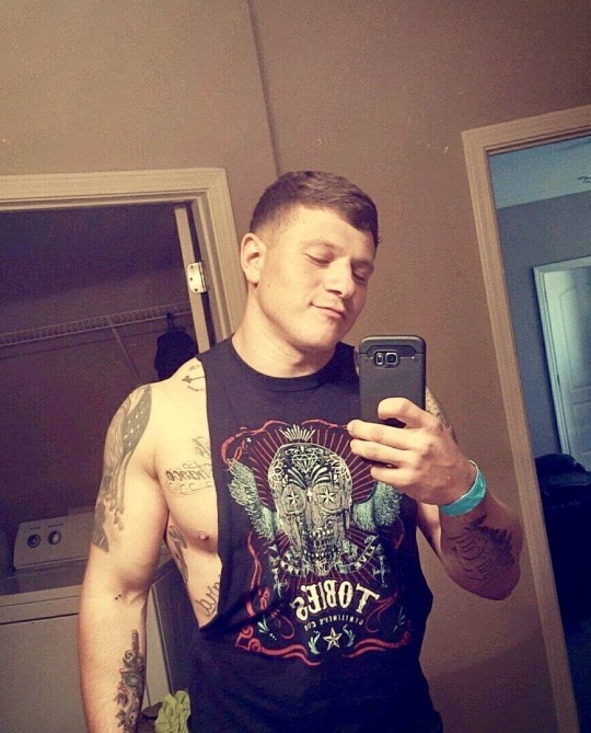 tamingjarheads:  real-and-raw-militaryguys:  Porn.