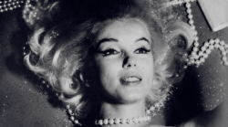 marilynmonroeposts:  Marilyn Monroe photographed