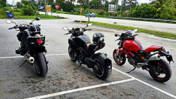 akuseronok:  The family trio riding to Tanjung