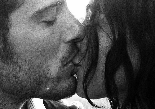 seducimi:   INDIVISIBILI  ..muoiono sulle labbra tutte le parole.. quando un bacio