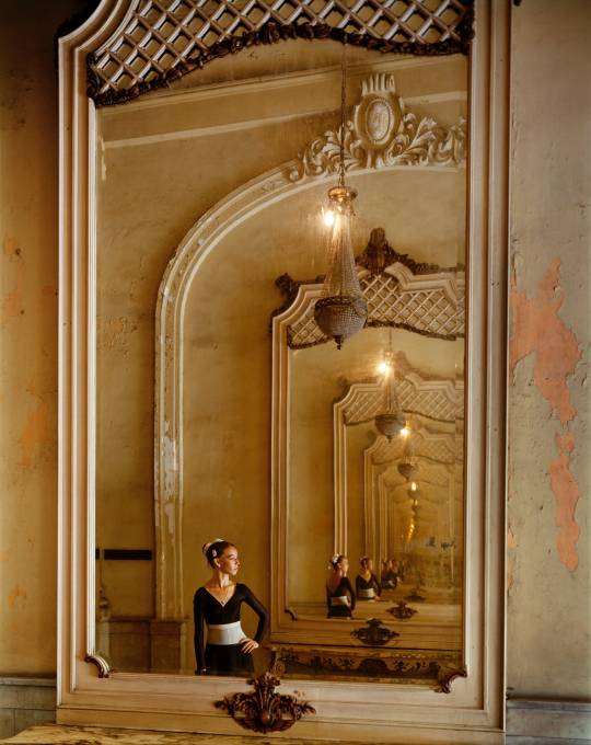 itscolossal:Exquisite Architectural Photos by Andrew Moore Glimpse Life in Late ’90s Cuba