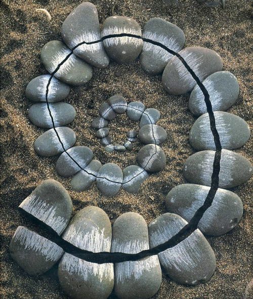 jareckiworld:Andy Goldsworthy — Pebbles