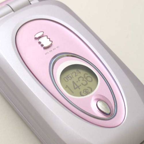 y2kaestheticinstitute:Details of various Japanese flip-phones (1999-2002)